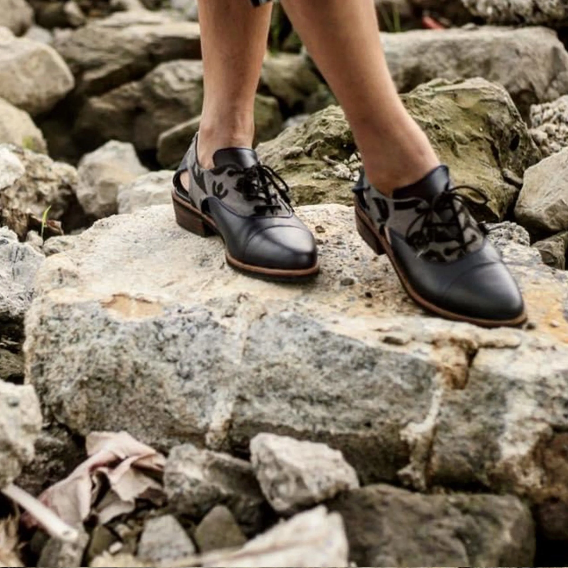 R Cutout Oxfords